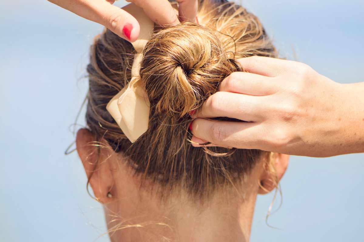 5 soluzioni per sistemare i capelli d'estate in modo facile e veloce
