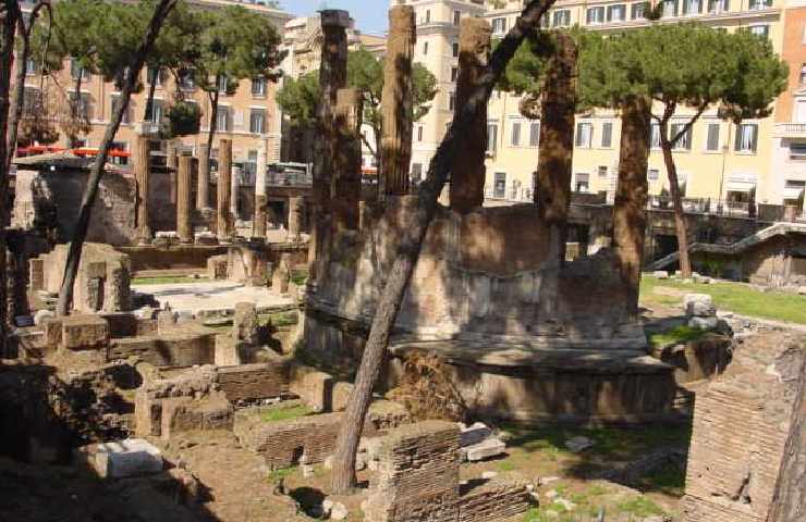 Largo di Torre Argentina