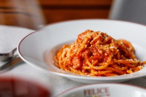 Amatriciana di Felice a Testaccio, uno dei ristoranti della domenica di Roma